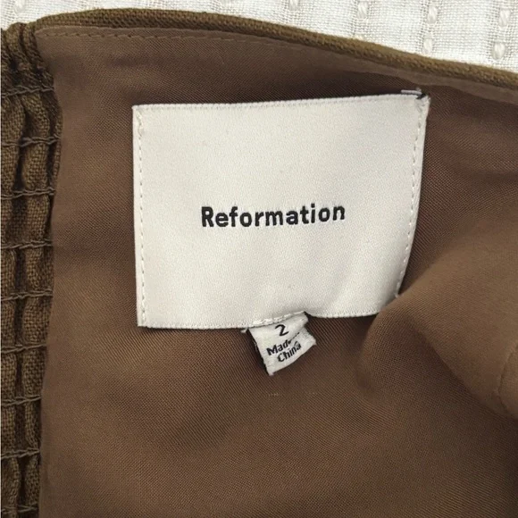 Reformation Sleek V-Neck halter Maxi Dress in Dark Olive linen - Picture 3 of 4